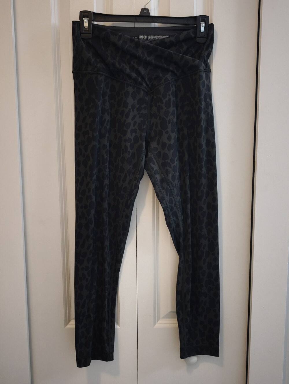 Victoria’s Secret Leopard Print High Rise Leggings Size 10 Black